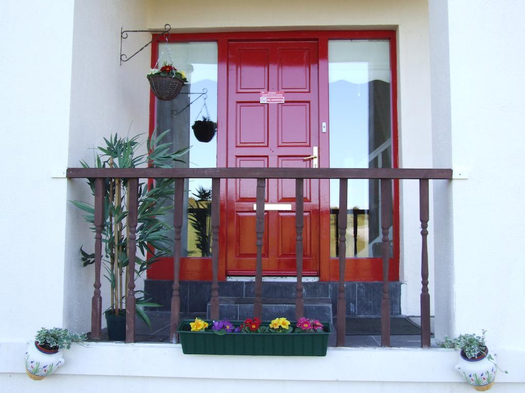 ניוברידג' The Curragh Country House Accommodation מראה חיצוני תמונה