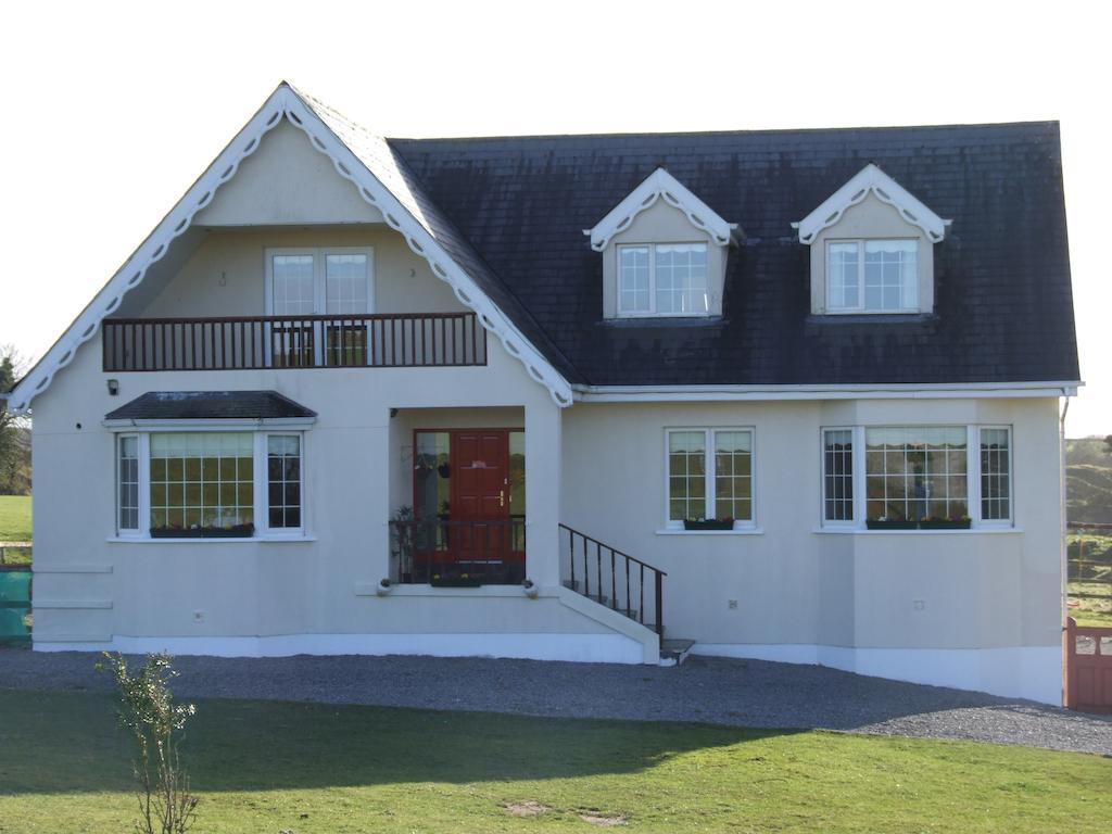 ניוברידג' The Curragh Country House Accommodation מראה חיצוני תמונה