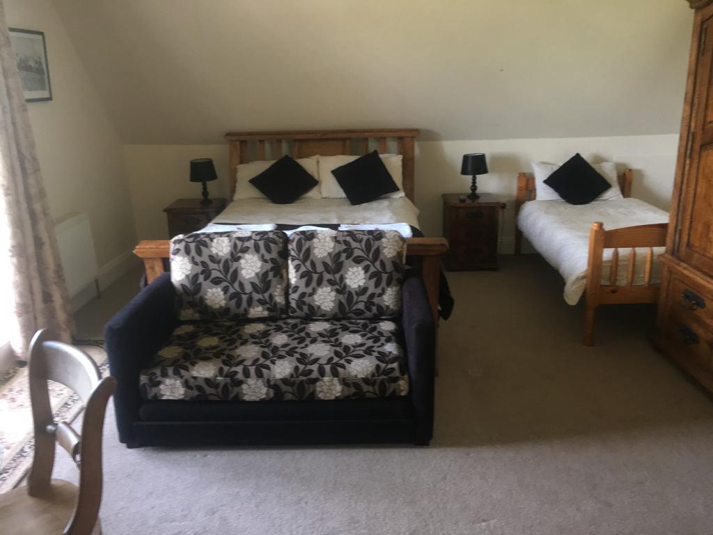 ניוברידג' The Curragh Country House Accommodation מראה חיצוני תמונה